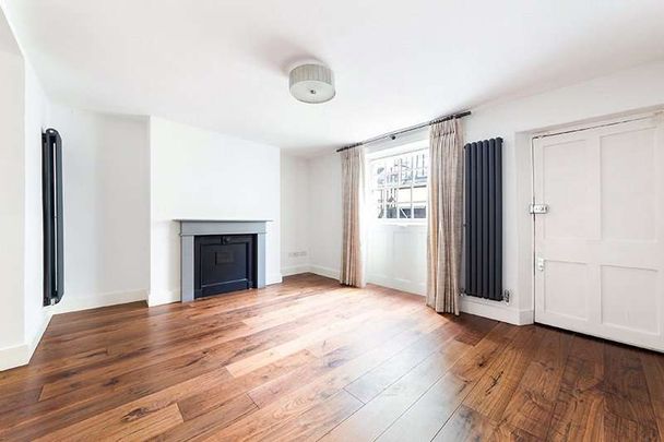 EXCLUSIVELY MANAGED BY SAVILLS. PET FRIENDLY. FURNISHED OR UNFURNISHED. A modern four bedroom house with study on The Hyde Park Estate - Photo 1