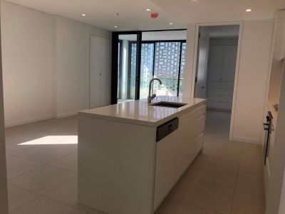 FOR RENT - 2 Bedroom Apartment with Parking - Photo 1