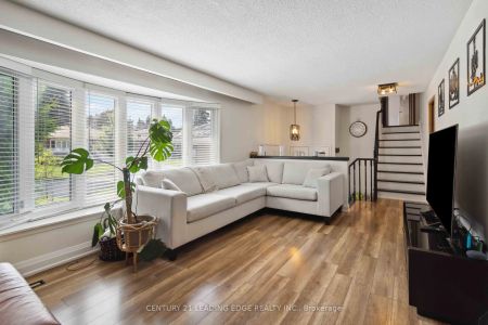 Detached Home For Lease | W9239445 - Photo 2