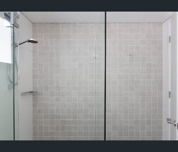 Sophisticated Top-Floor Living Near Darling Harbour - Photo 4