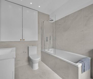 3 bedroom flat to rent - Photo 6