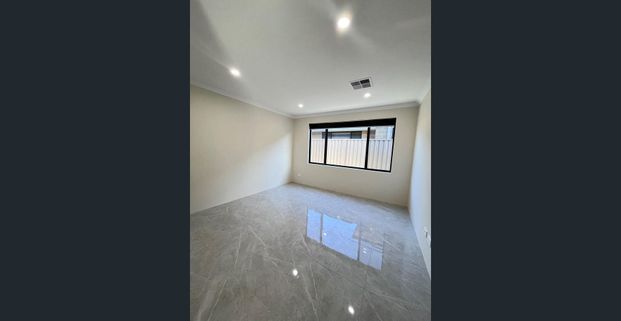 4 Bedroom Home with Ducted Air-Conditioning - Photo 1