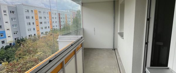 2 Zimmer, großer sonniger Balkon und Tageslichtküche - Photo 1