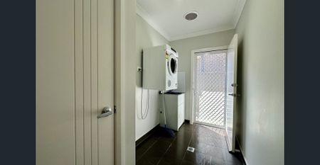 Spacious and Beautifully Designed Family Home - Photo 4