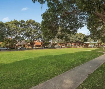 Magnificent Double Brick Apartment In A Boutique Block: High Ceilin... - Photo 5