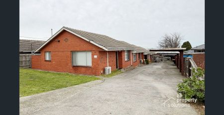 Two Bedroom Unit, very well presented! - Photo 2