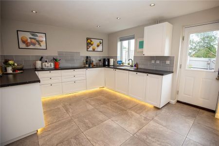 5 bedroom terraced house to rent - Photo 4