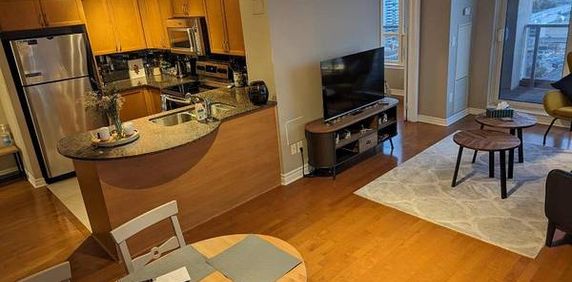 Burnhamthorpe/Living Arts Furnished 3Bdrm Corner Unit Great View - Photo 2