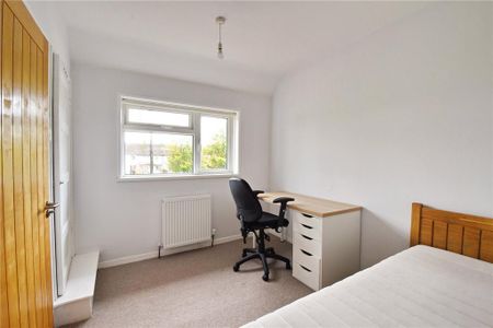 4 bedroom semi-detached house to rent - Photo 4