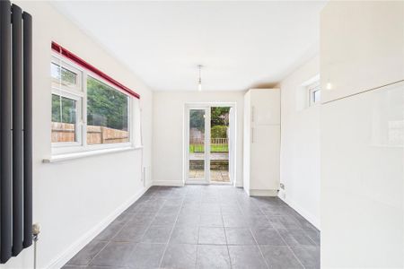 3 bedroom terraced house to rent - Photo 3