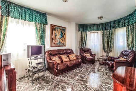 Chalet Vacacional con la piscina privada en La Zenia - Photo 3