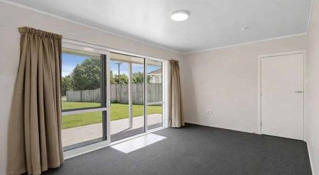 Renovated 3 Bedroom - Right next to St Bedes - Photo 3