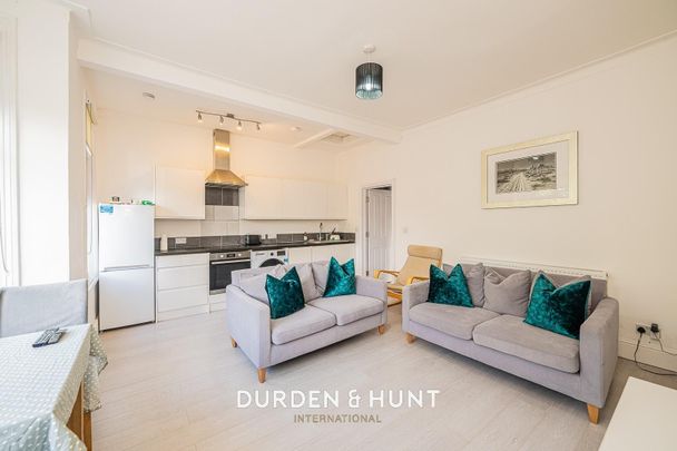 Station Road, Chingford - Photo 1