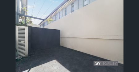 Two bedroom townhouse close to transport - Photo 4