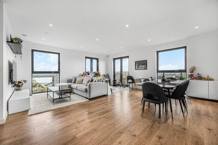 3 bedroom flat to rent - Photo 3