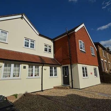 Bedroom Ground Floor Apartment In Godalming, GU7 - Photo 1