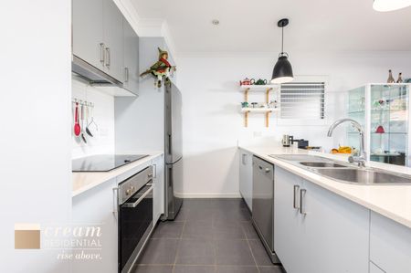 2/102 Eggleston Crescent, Chifley ACT 2606 - Townhouse For Rent | Domain - Photo 5