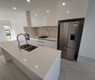 Great Modern Home - Photo 6