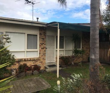 NEAT AND TIDY UNIT | CENTRAL LOCATION | CLOSE TO TRAINS - Photo 1