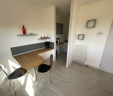 A LOUER - Studio meublé de 26.15m² avec parking. - Photo 1