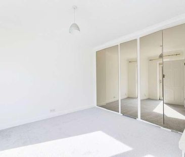 Ember Farm Way, East Molesey, KT8 - Photo 2