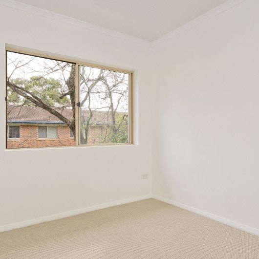 FULLY FURNISHED Two-bedroom modern apartment in ideal Herston location! - Photo 1