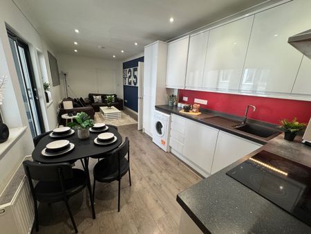 4 bedroom apartment to rent - Photo 2