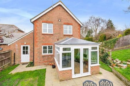 Rectory Close, Ashington, Pulborough, West Sussex, RH20 - Photo 2