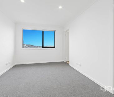4 BEDROOM TOWNHOUSE - Photo 4