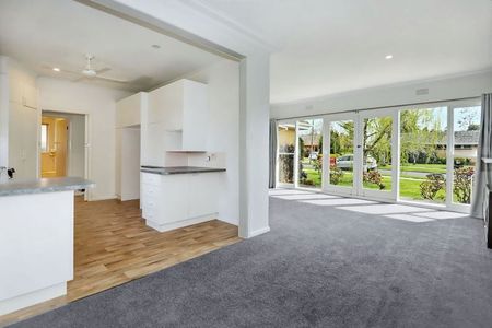 19 Alexander Avenue, Wendouree - Photo 3