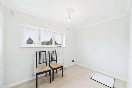 Albury Gardens, Calcot, Reading, Berkshire, RG31 - Photo 4