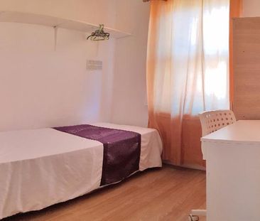 4 bedroom terraced house to rent - Photo 4