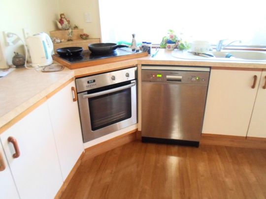 Waikanae - 4 Bedrooms - Photo 1