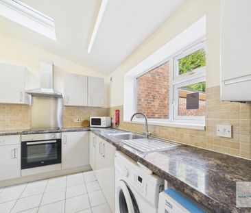 4 bedroom terraced house to rent - Photo 1