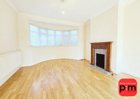 3 bedroom semi-detached house to rent - Photo 2