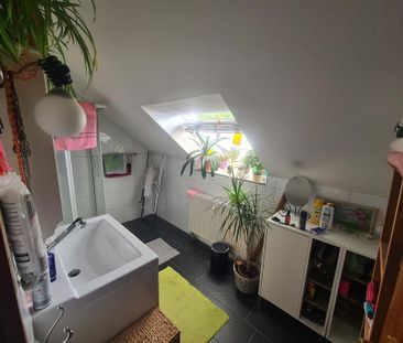 Gemütliche Dachgeschosswohnung in Ratingen - Photo 1