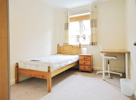 Hummer Road, Egham, Surrey, TW20 9BF - Photo 3