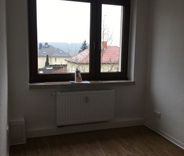 Gemütliche 3-Raum-Wohnung mit Badewanne und sonnigem Balkon - Foto 2