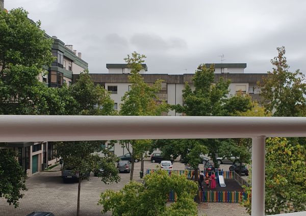 Apartamento T3 situado na zona residencial da Forca, em Aveiro.