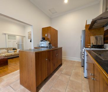 Charming 2-Bedroom Cottage with Modern Comforts in Prime Adelaide L... - Photo 1