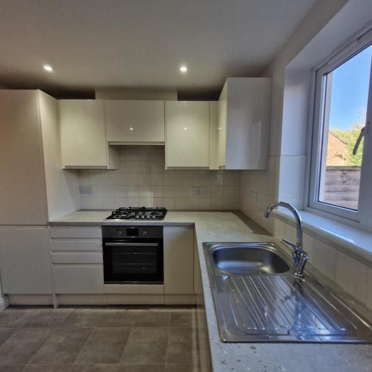3 bedroom terraced house to rent - Photo 1