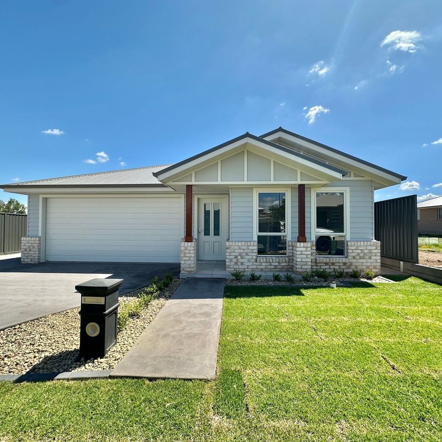 Contemporary Family Haven with Premium Finishes in Gilead - Photo 1