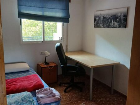 Piso de alquiler en Calle Margarita Xirgu, 6, El Cónsul - Ciudad Universitaria - El Romeral - Photo 3