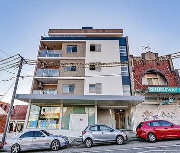 Stylish One Bedroom Unit Enjoys Vibrant Inner West Lifestyle - Photo 2