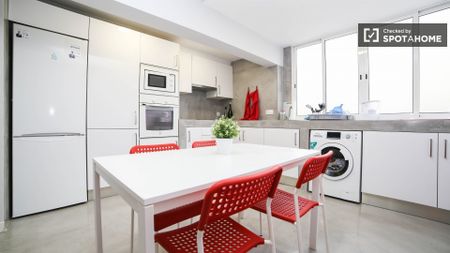 valencia, Valencian Community 46022 - Photo 4