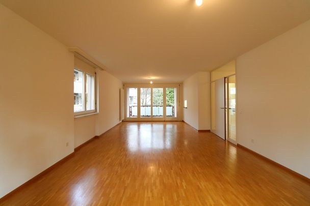 An ruhiger Lage in Reinach - grosszügige 4 1/2-Zimmerwohnung im 1.OG - Foto 1
