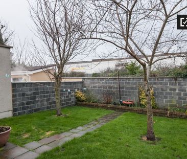 Room for rent in 5-bedroom house in Donaghmede, Dublin - Photo 1