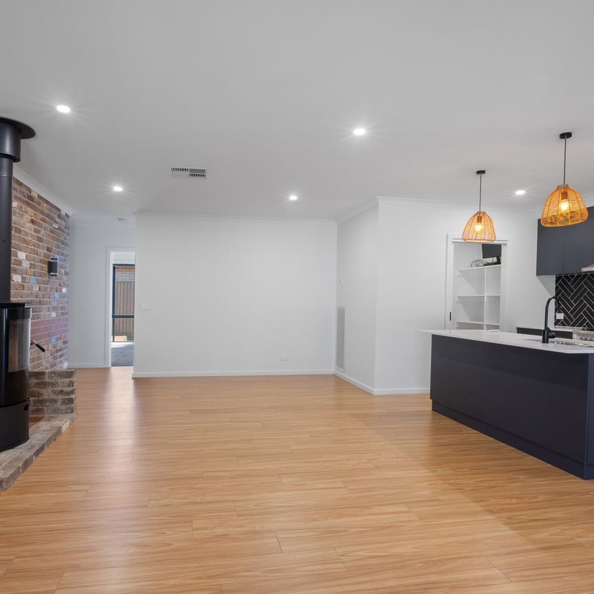 Stunning 4 Bedroom Family Home - Photo 1