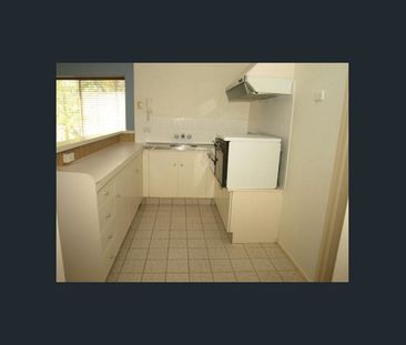 On Water, Walk to Surfers Paradise CBD, Pool, 6 Month Lease - Photo 3