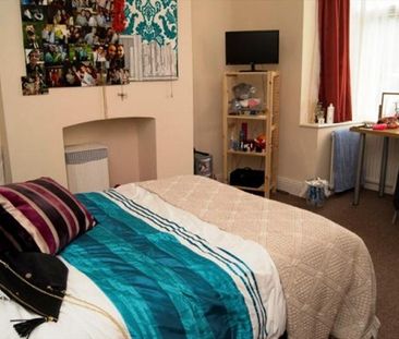 A large 4 bedroom house in the Ecclesall area near to SHU - Photo 5